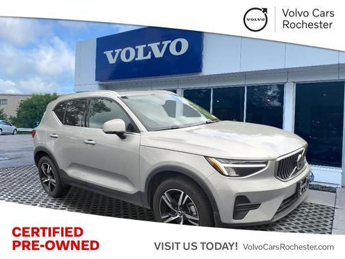 2025 Volvo XC40 B5 Core Bright Theme