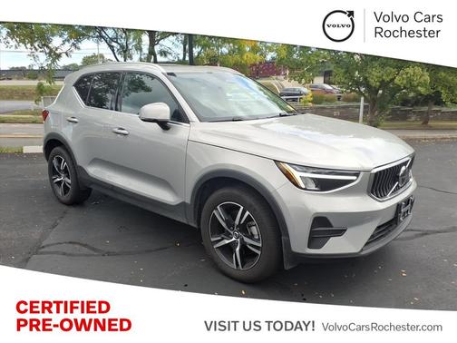 2025 Volvo XC40 B5 Core Bright Theme