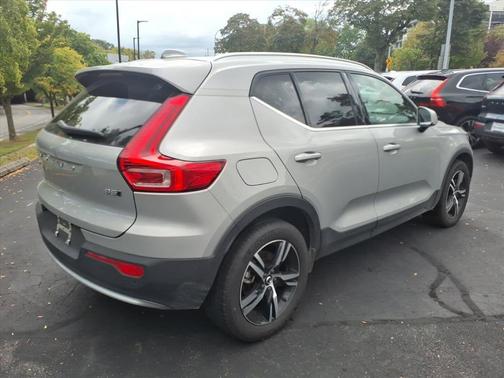 2025 Volvo XC40 B5 Core Bright Theme