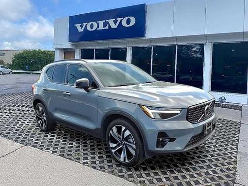 Thunder Grey 2023 Volvo XC40 Plus