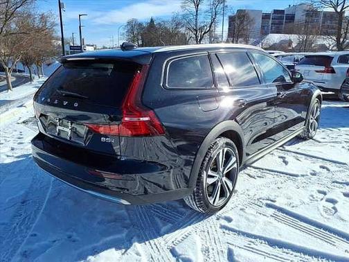 2025 Volvo V60 Cross Country Plus