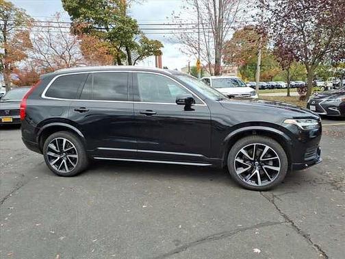 2022 Volvo XC90 T6 AWD Momentum 7 Seater