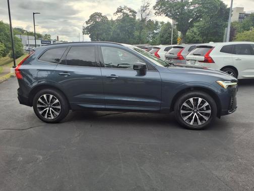 2024 Volvo XC60 B5 Core Dark