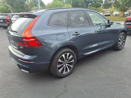 2024 Volvo XC60 B5 Core Dark