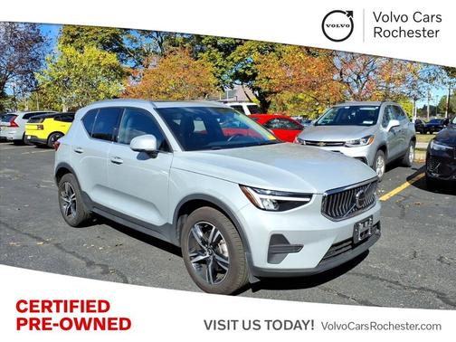 2025 Volvo XC40 B5 Core Bright Theme