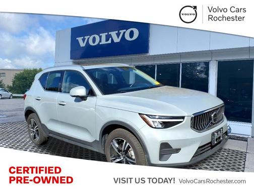 2025 Volvo XC40 B5 Core Bright Theme