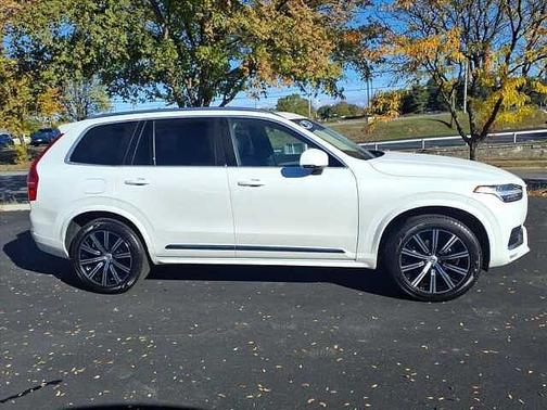 2025 Volvo XC90 Core