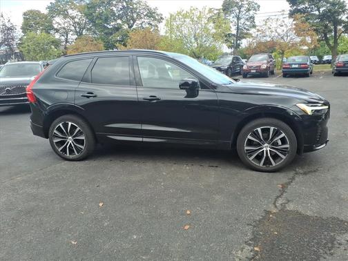 2025 Volvo XC60 B5 Plus