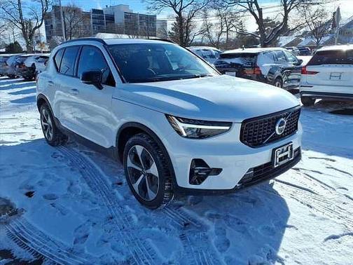2023 Volvo XC40 Plus