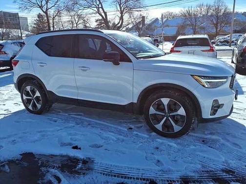 2023 Volvo XC40 Plus