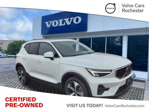 2025 Volvo XC40 B5 Core Bright Theme