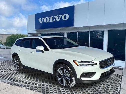 2025 Volvo V60 Cross Country Plus