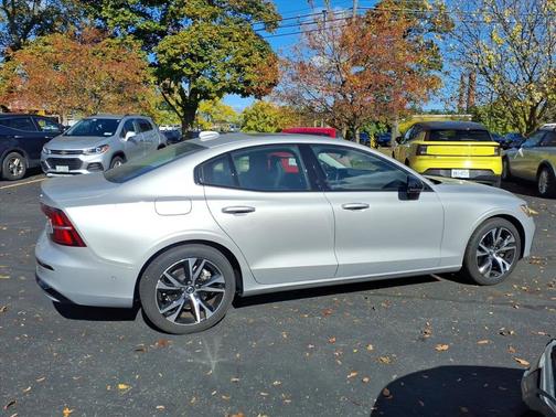 2024 Volvo S60 B5 Plus Dark