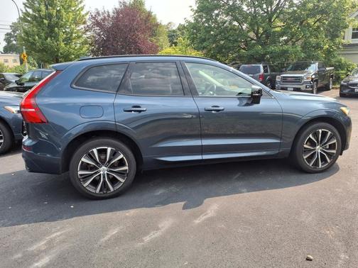 2023 Volvo XC60 B5 AWD Plus Dark