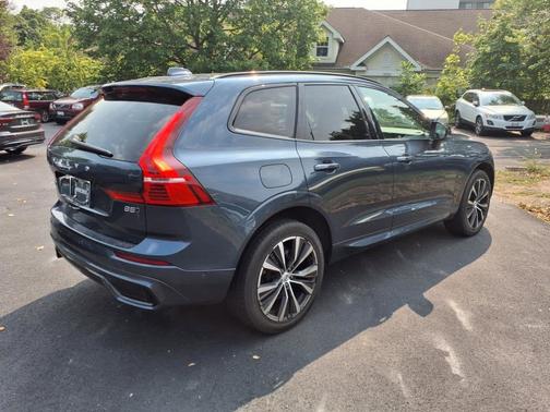 2023 Volvo XC60 B5 AWD Plus Dark