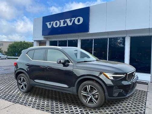 2025 Volvo XC40 Core