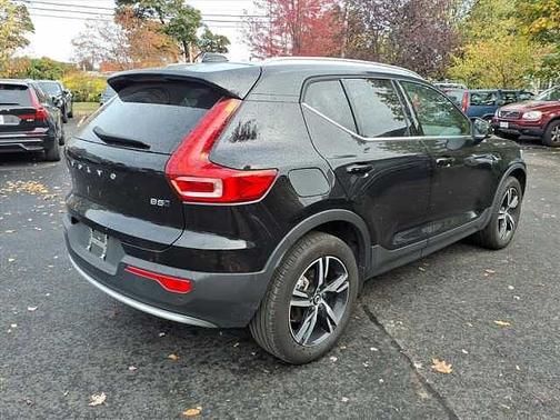 2025 Volvo XC40 Core
