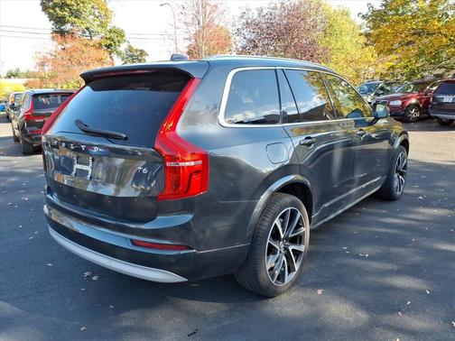 2022 Volvo XC90 T6 AWD Momentum 6 Seater