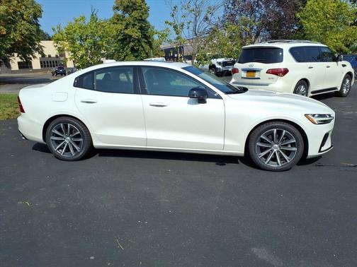 2022 Volvo S60 B5