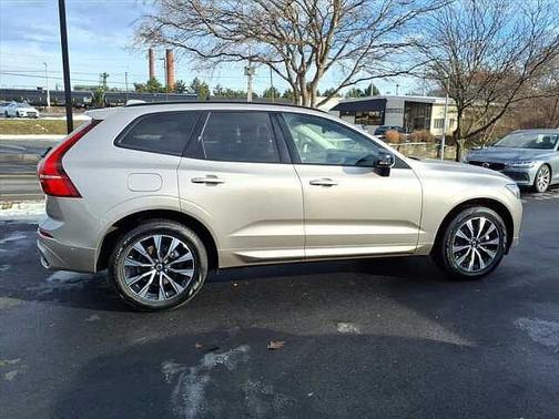 2025 Volvo XC60 Plus