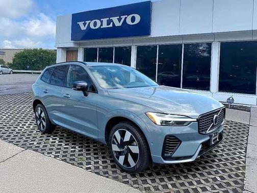 Thunder Grey 2024 Volvo XC60 Plus