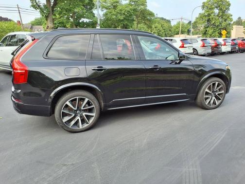 2023 Volvo XC90 Recharge Plug-In Hybrid Plus Dark 7-Seater