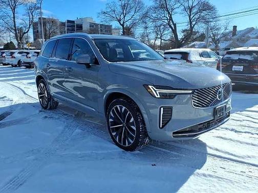 2025 Volvo XC90 Plus