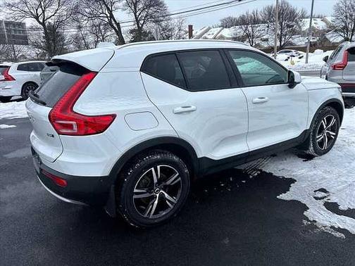2023 Volvo XC40 Core