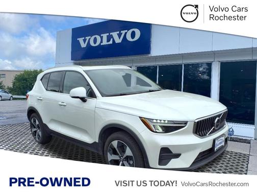 2025 Volvo XC40 B5 Core Bright Theme