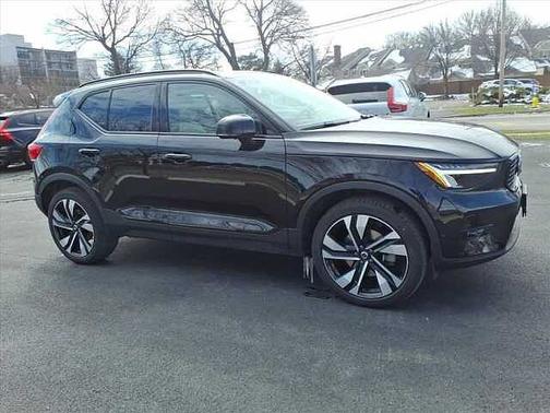 Onyx Black 2023 Volvo XC40 Plus