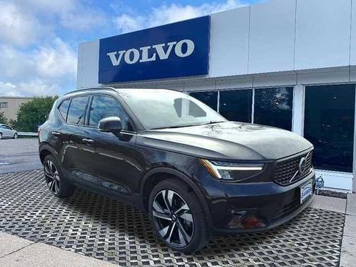 Onyx Black 2023 Volvo XC40 Plus