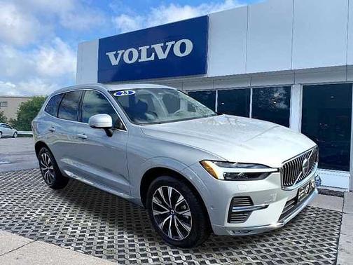 Silver Dawn 2023 Volvo XC60 Plus
