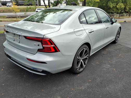 2024 Volvo S60 B5 Core Dark