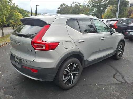 2025 Volvo XC40 Core