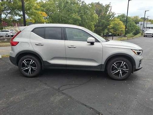 2025 Volvo XC40 Core
