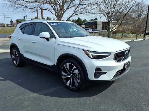 Crystal White 2025 Volvo XC40 Plus