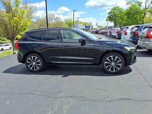 Onyx Black 2023 Volvo XC60 Plus