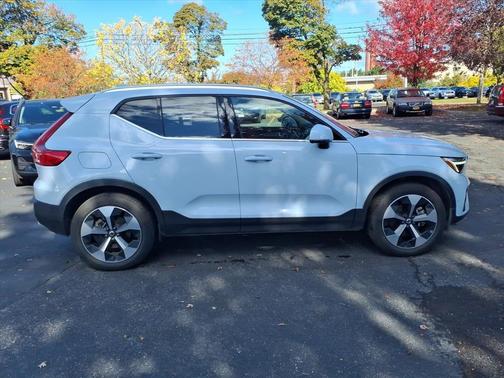 2025 Volvo XC40 B5 Plus Bright Theme