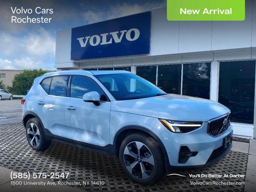 2025 Volvo XC40 B5 Plus Bright Theme