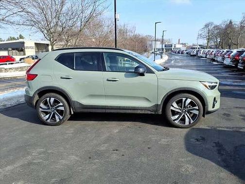 2023 Volvo XC40 Plus