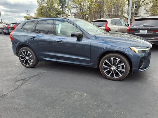 2025 Volvo XC60 B5 Plus