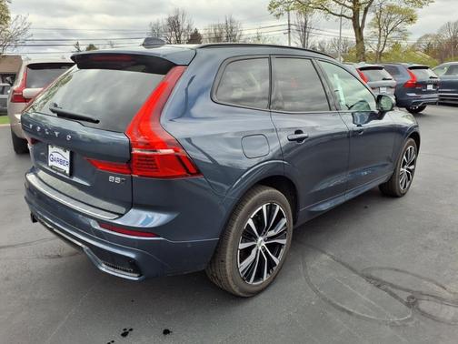 2025 Volvo XC60 B5 Plus
