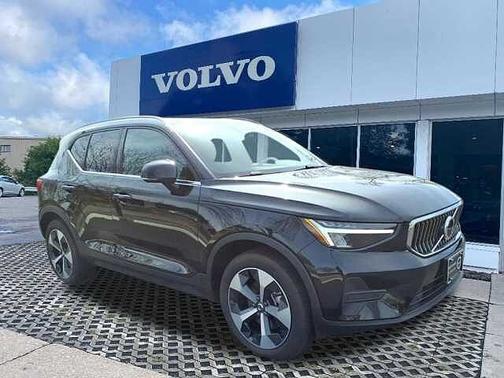 Onyx Black 2025 Volvo XC40 Core