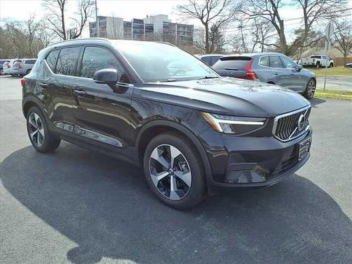 Onyx Black 2025 Volvo XC40 Core