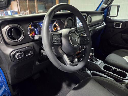 2023 Jeep Gladiator Sport