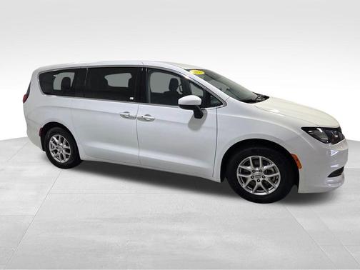 Bright White Clearcoat 2023 Chrysler Voyager LX