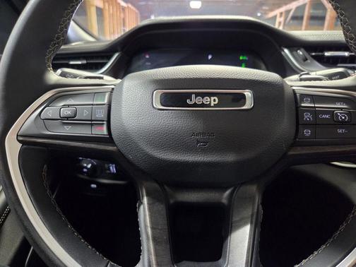 Metallic 2024 Jeep Grand Cherokee 4xe Base