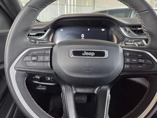 Bright White Clearcoat 2023 Jeep Grand Cherokee Altitude