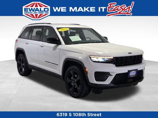 Bright White Clearcoat 2023 Jeep Grand Cherokee Altitude