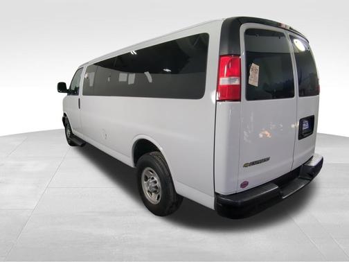 2022 Chevrolet Express 3500 LS